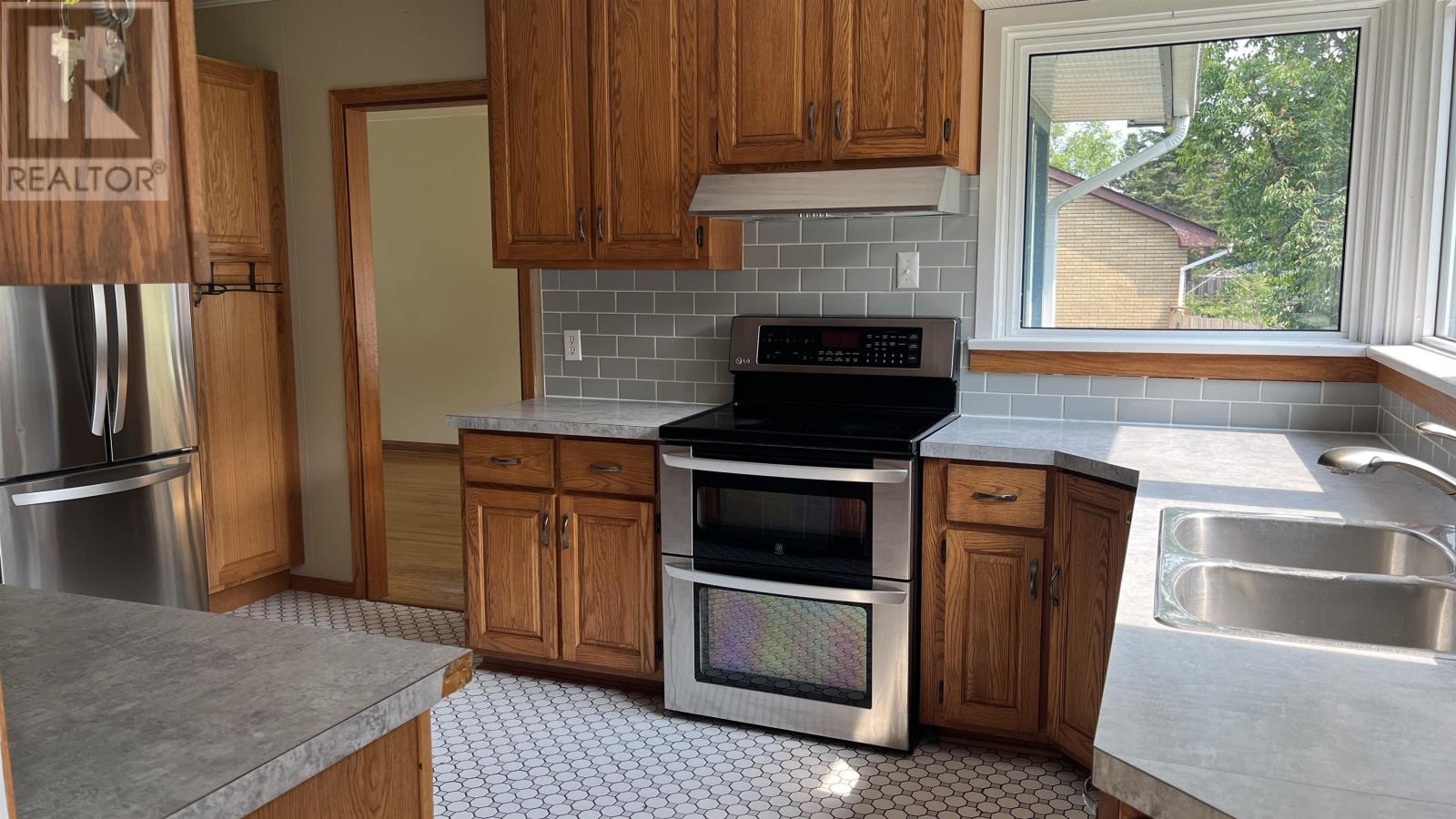 15 Sund Cres, Marathon, Ontario  P0T 2E0 - Photo 3 - TB2602139