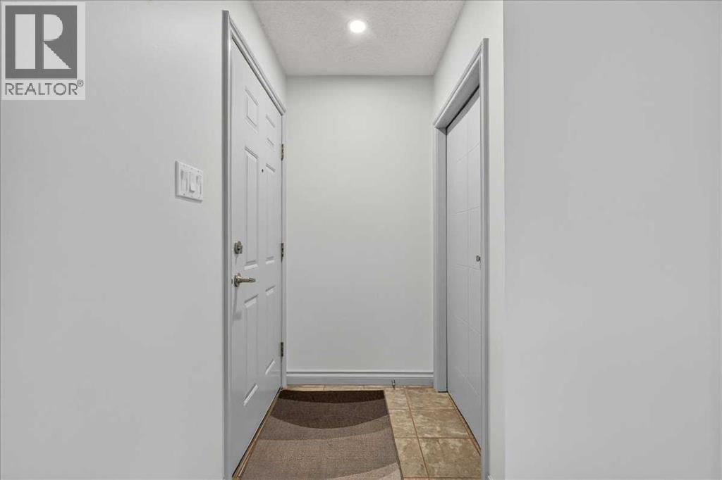 4707 Brockington Road NW, Calgary, Alberta  T2L 1R5 - Photo 6 - A2330736