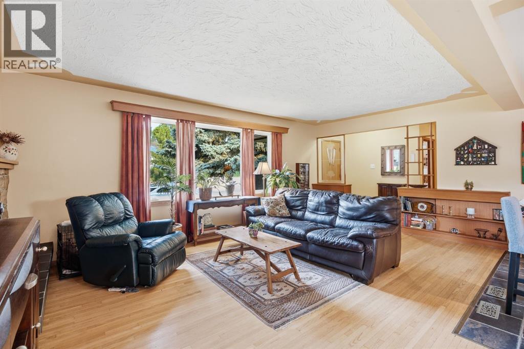 2024 Crocus Road NW, Calgary, Alberta  T2L 0Z8 - Photo 10 - A2332139