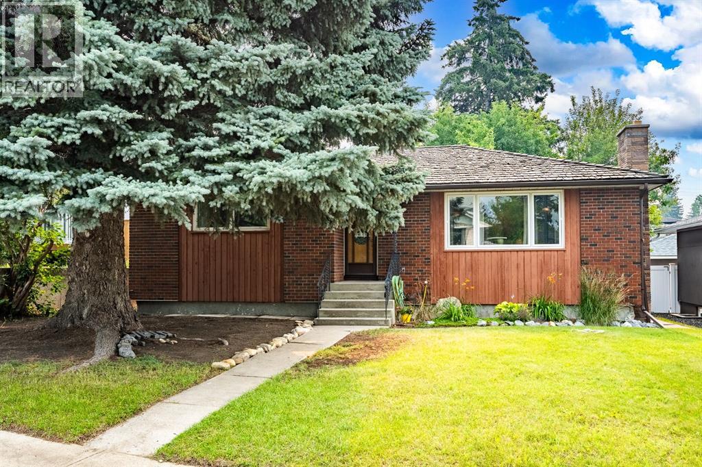 2024 Crocus Road NW, Calgary, Alberta  T2L 0Z8 - Photo 2 - A2332139