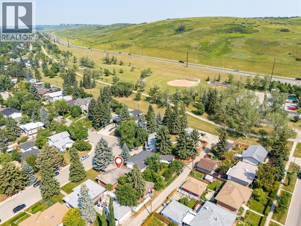 2024 Crocus Road NW, Calgary, Alberta  T2L 0Z8 - Photo 3 - A2332139