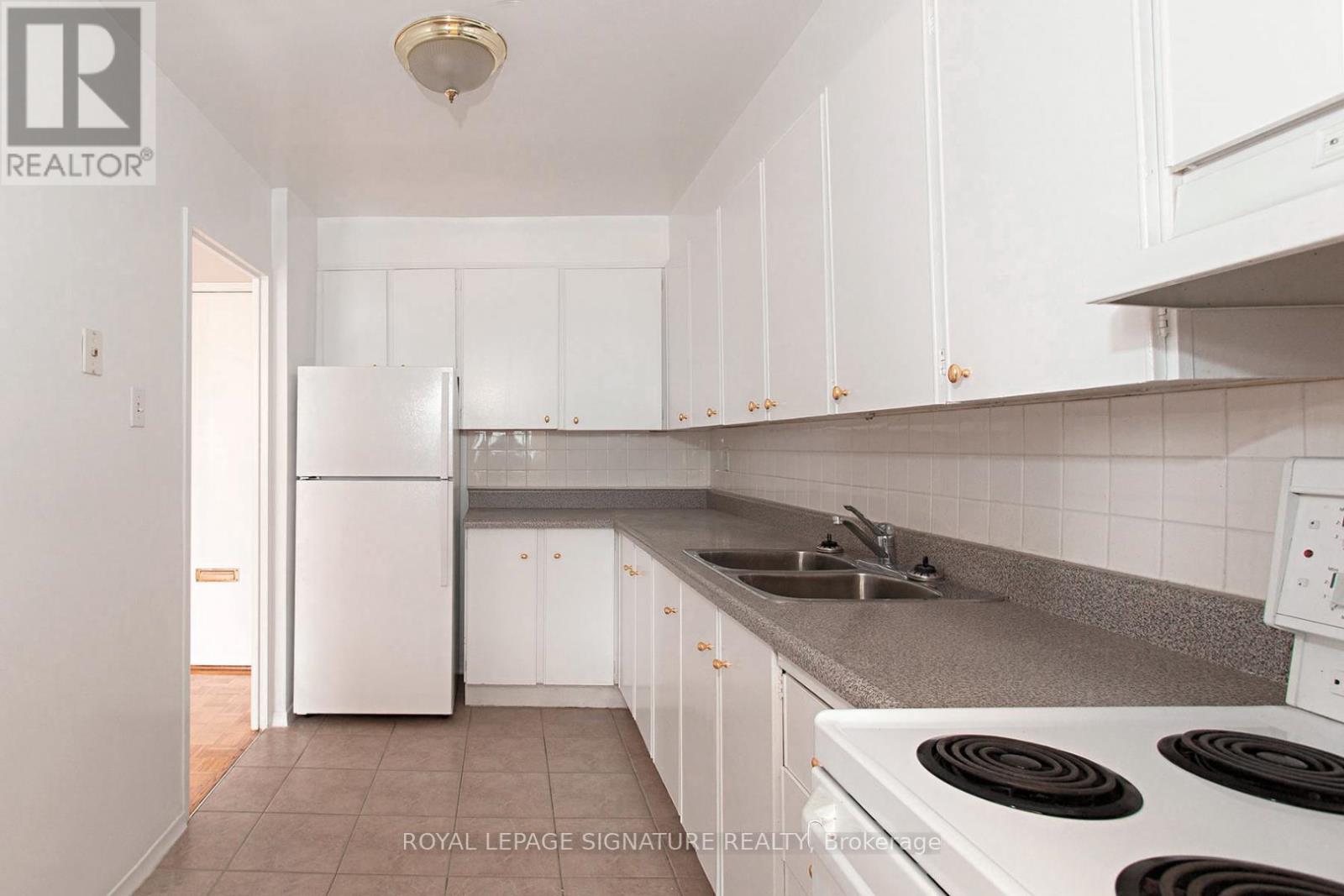 203 - 525 Eglinton Avenue E, Toronto, Ontario M4P 1N5 - Photo 3 - C13620510