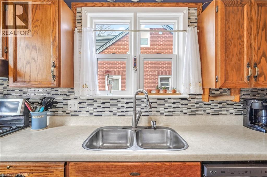32 Fulton Street, Brantford, Ontario  N3R 4E5 - Photo 11 - 40838144