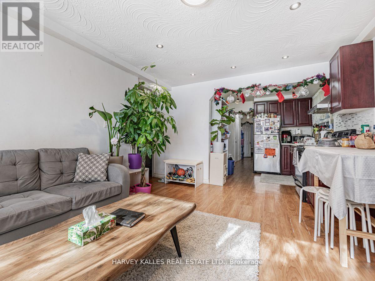 6 Carrington Avenue, Toronto, Ontario M6E 2C3 - Photo 4 - W13620418