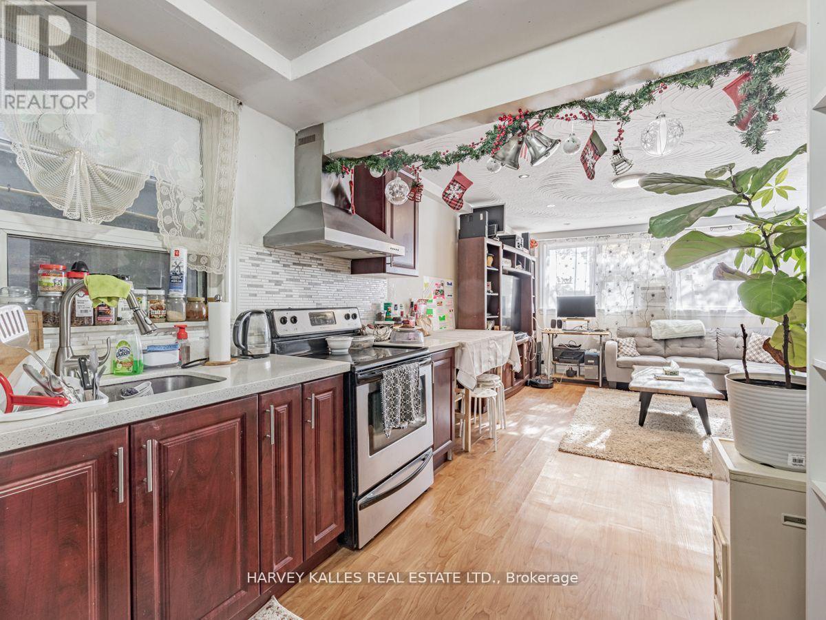 6 Carrington Avenue, Toronto, Ontario M6E 2C3 - Photo 6 - W13620418