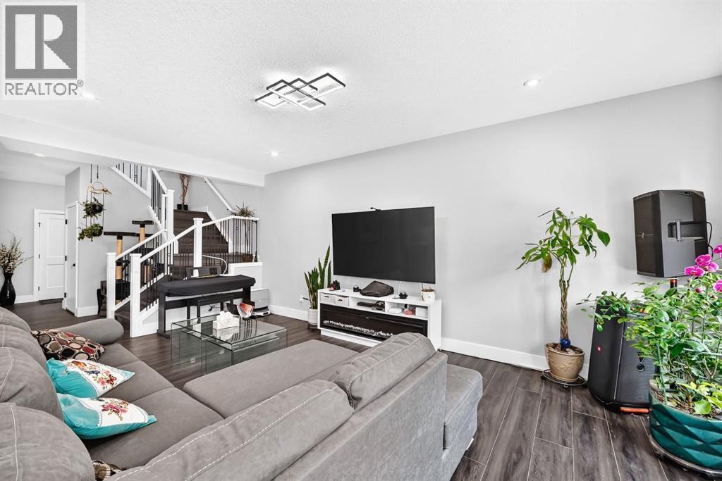 86 Carringvue Manor NW, Calgary, Alberta  T3P 1L7 - Photo 4 - A2331177