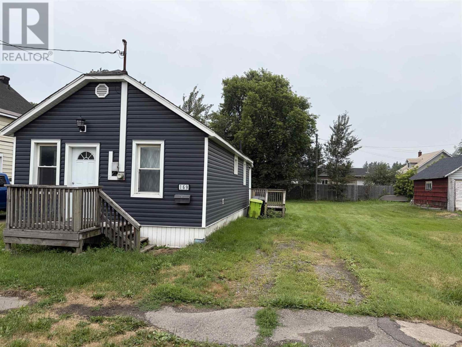 169 Goetz St, Sault Ste. Marie, Ontario  P6C 4W1 - Photo 2 - SM261927