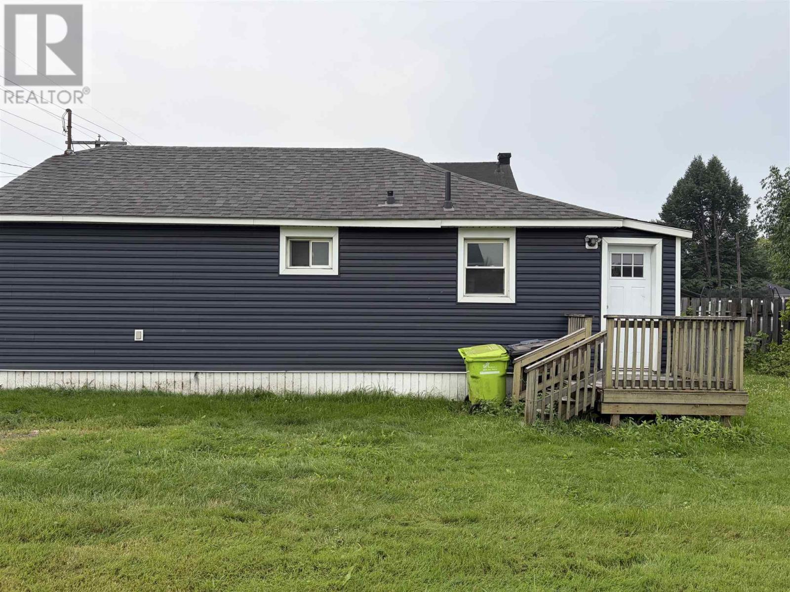 169 Goetz St, Sault Ste. Marie, Ontario  P6C 4W1 - Photo 3 - SM261927