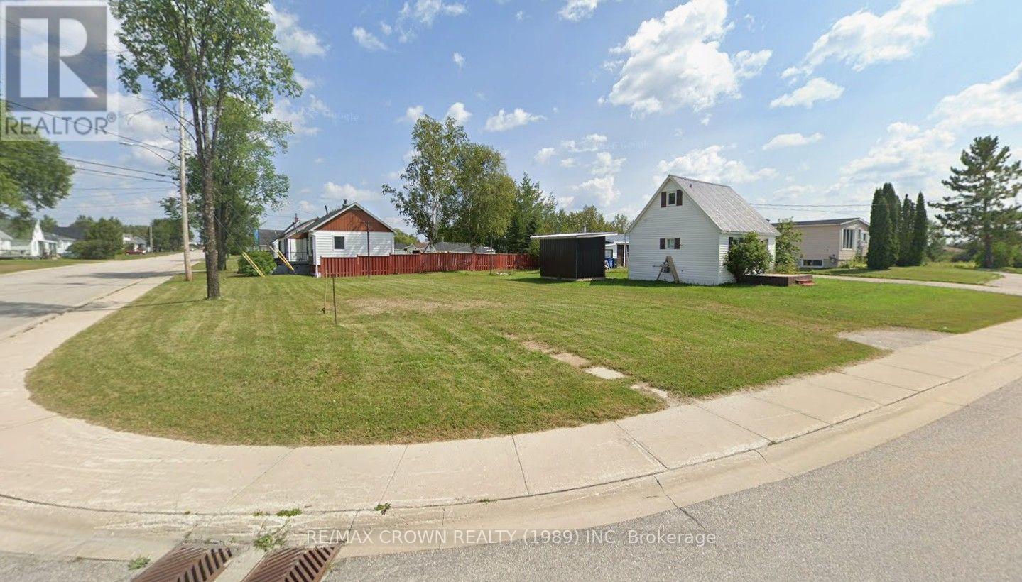 71 HOLLYWOOD AVENUE, Smooth Rock Falls, Ontario