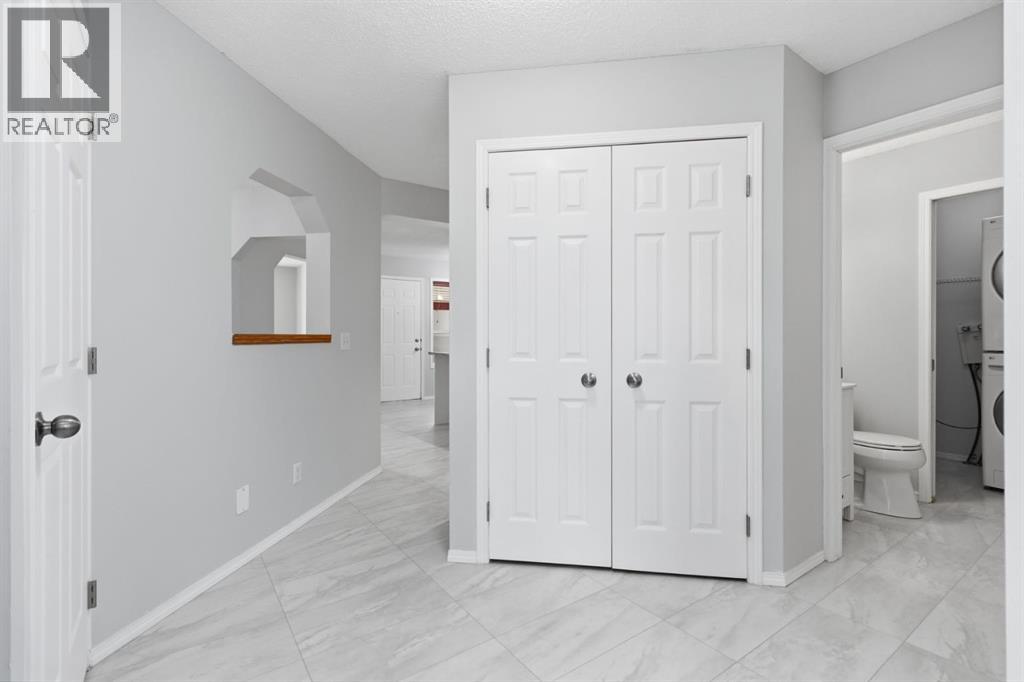 128 Valley Brook Circle NW, Calgary, Alberta  T3B 5S2 - Photo 4 - A2312468