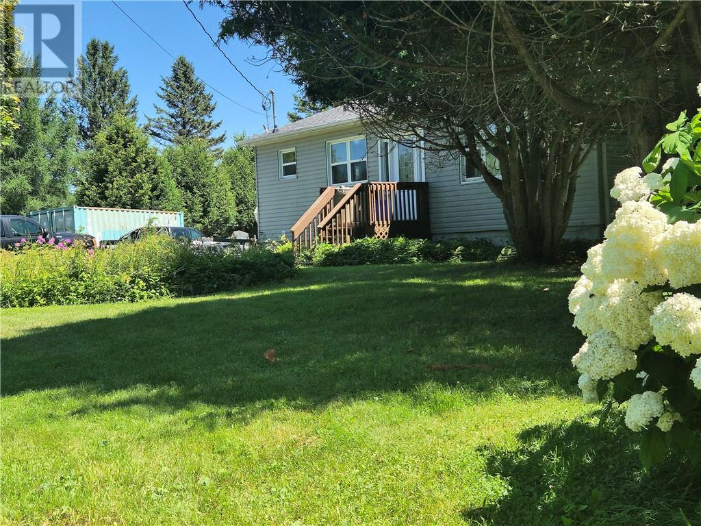 6 Des Pins Street, field, Ontario