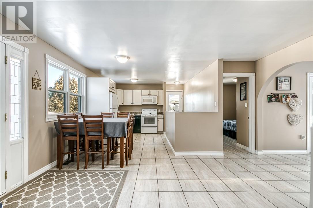 6 Des Pins Street, Field, Ontario  P0M 1H0 - Photo 5 - 2129557