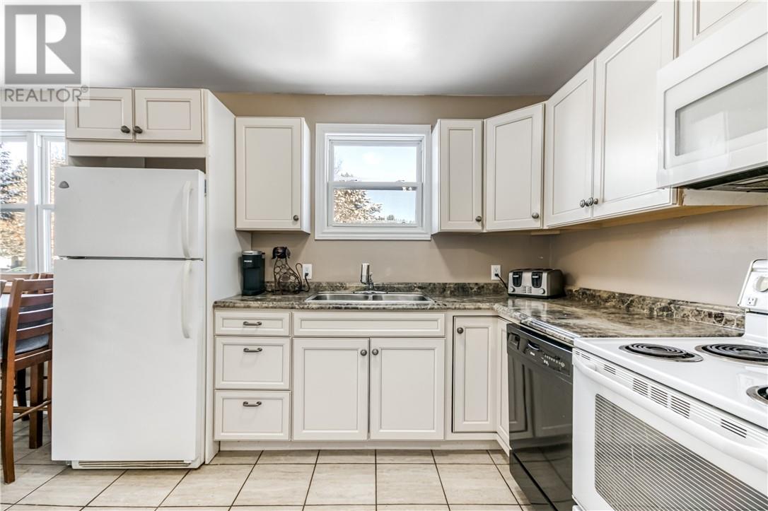 6 Des Pins Street, Field, Ontario  P0M 1H0 - Photo 8 - 2129557