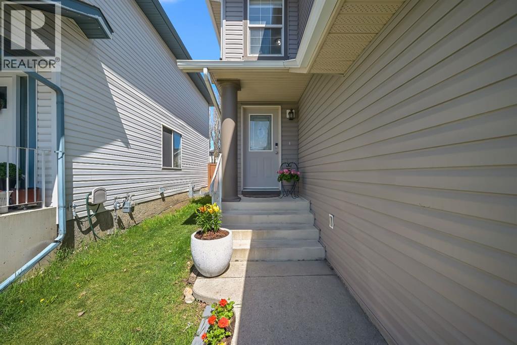 408 Bridlewood Court Sw, Calgary, Alberta  T2Y 3Z3 - Photo 4 - A2313224