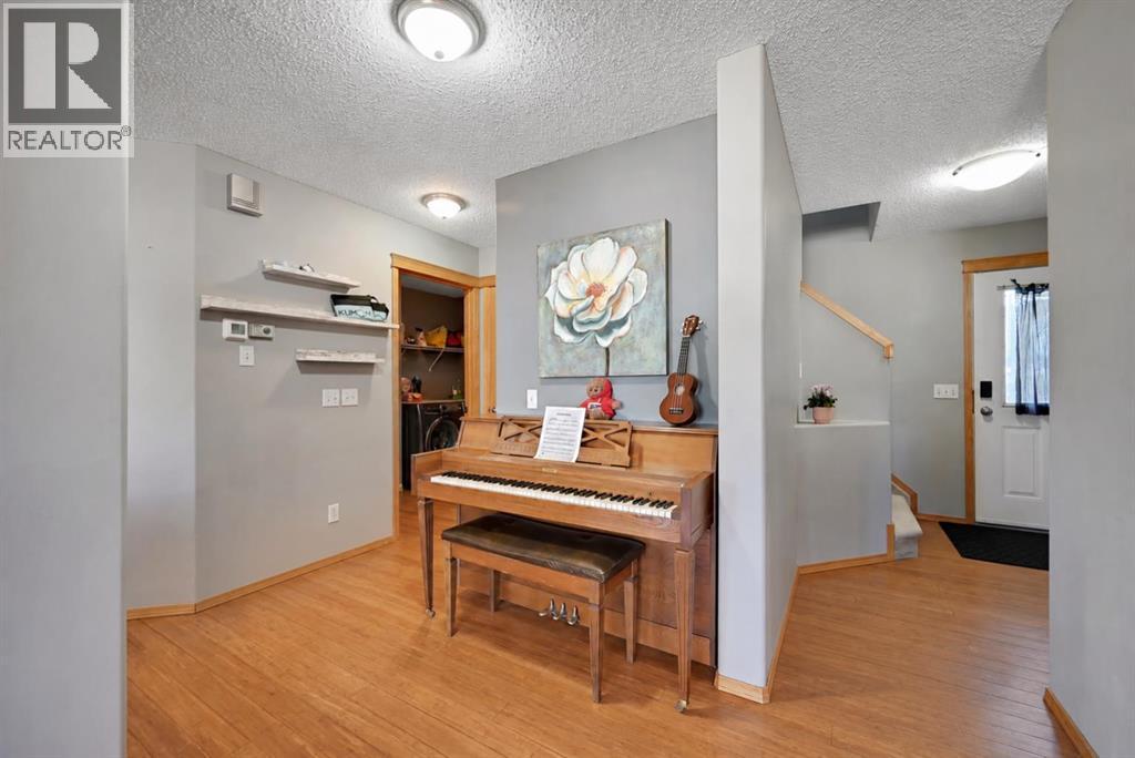 408 Bridlewood Court Sw, Calgary, Alberta  T2Y 3Z3 - Photo 7 - A2313224