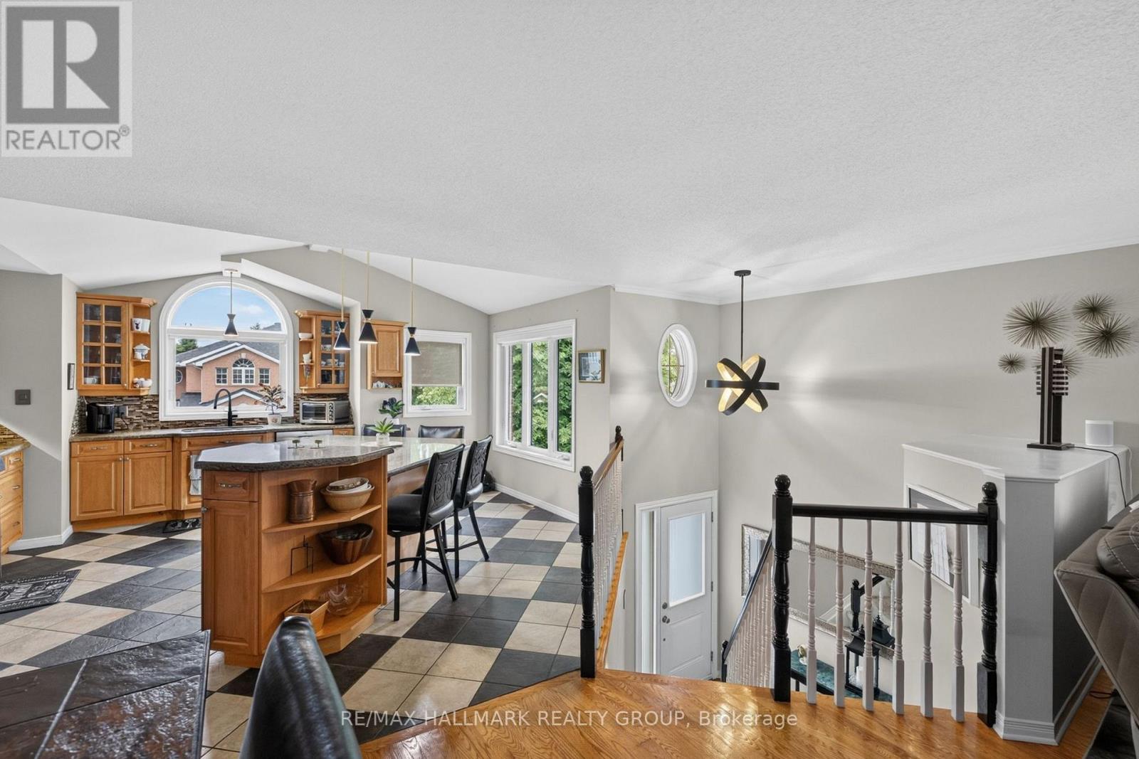 139 Castle Glen Crescent, Ottawa, Ontario  K2L 4G9 - Photo 2 - X13620586