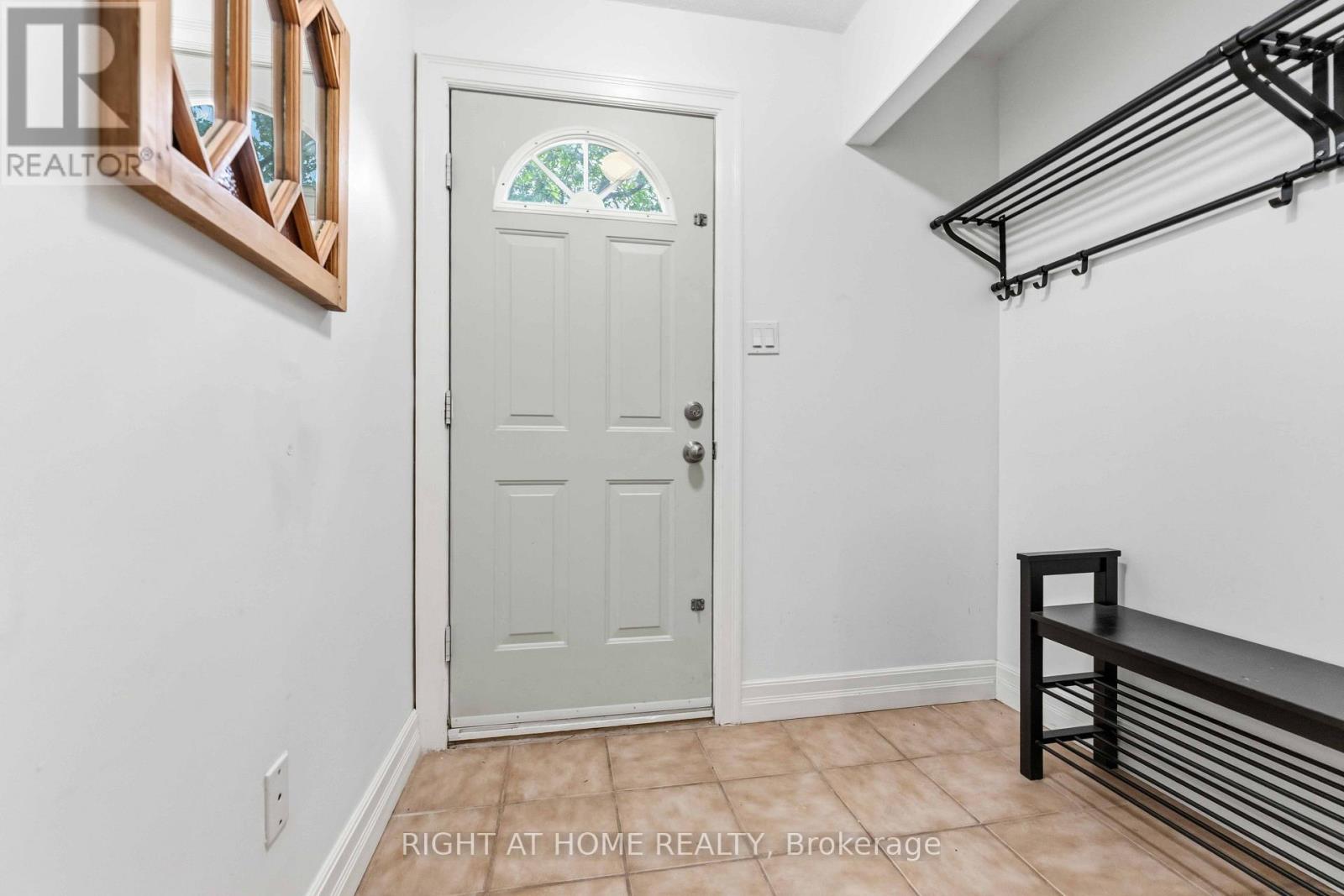 73 Hobart Crescent, Ottawa, Ontario K2H 5S3 - Photo 3 - X13620796