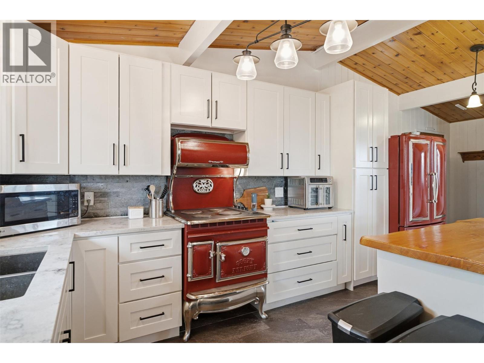 2402 Reid Avenue, Merritt, British Columbia  V1K 1H6 - Photo 30 - 10394818