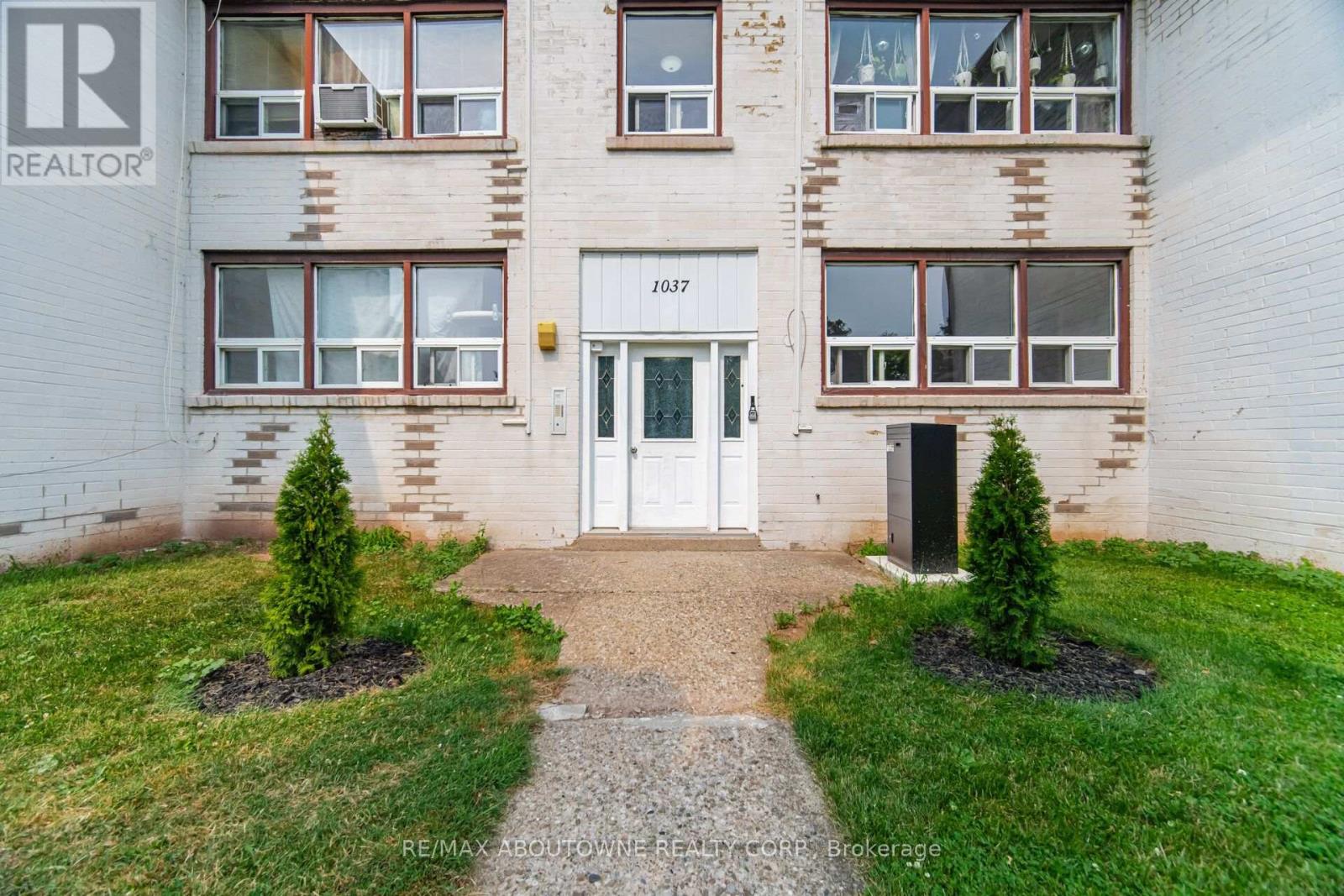 1 - 1037 Churchill Avenue, Oakville, Ontario  L6H 2A7 - Photo 3 - W13620664