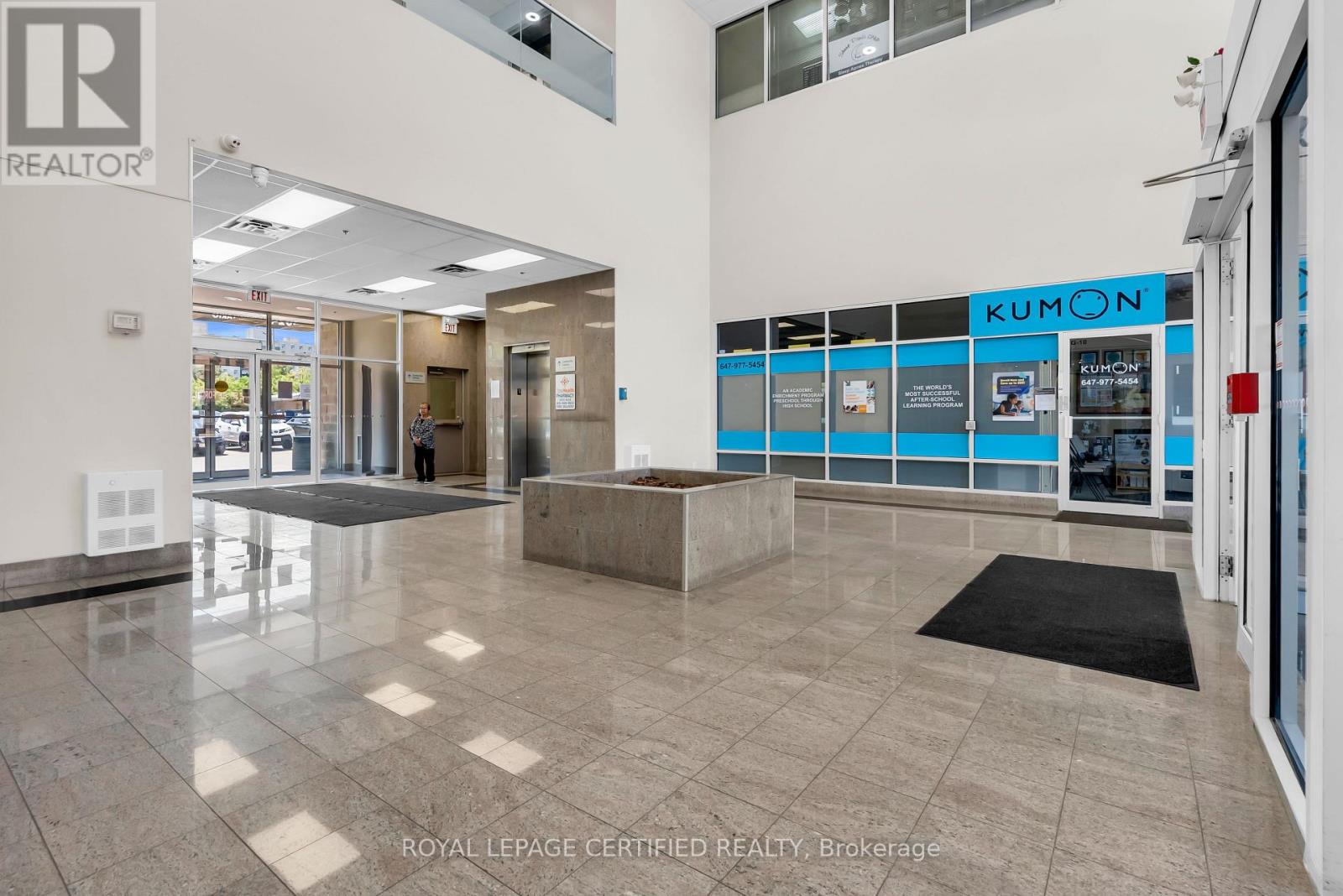 304 - 3024 Hurontario Street, Mississauga, Ontario  L5B 4M4 - Photo 2 - W13620718