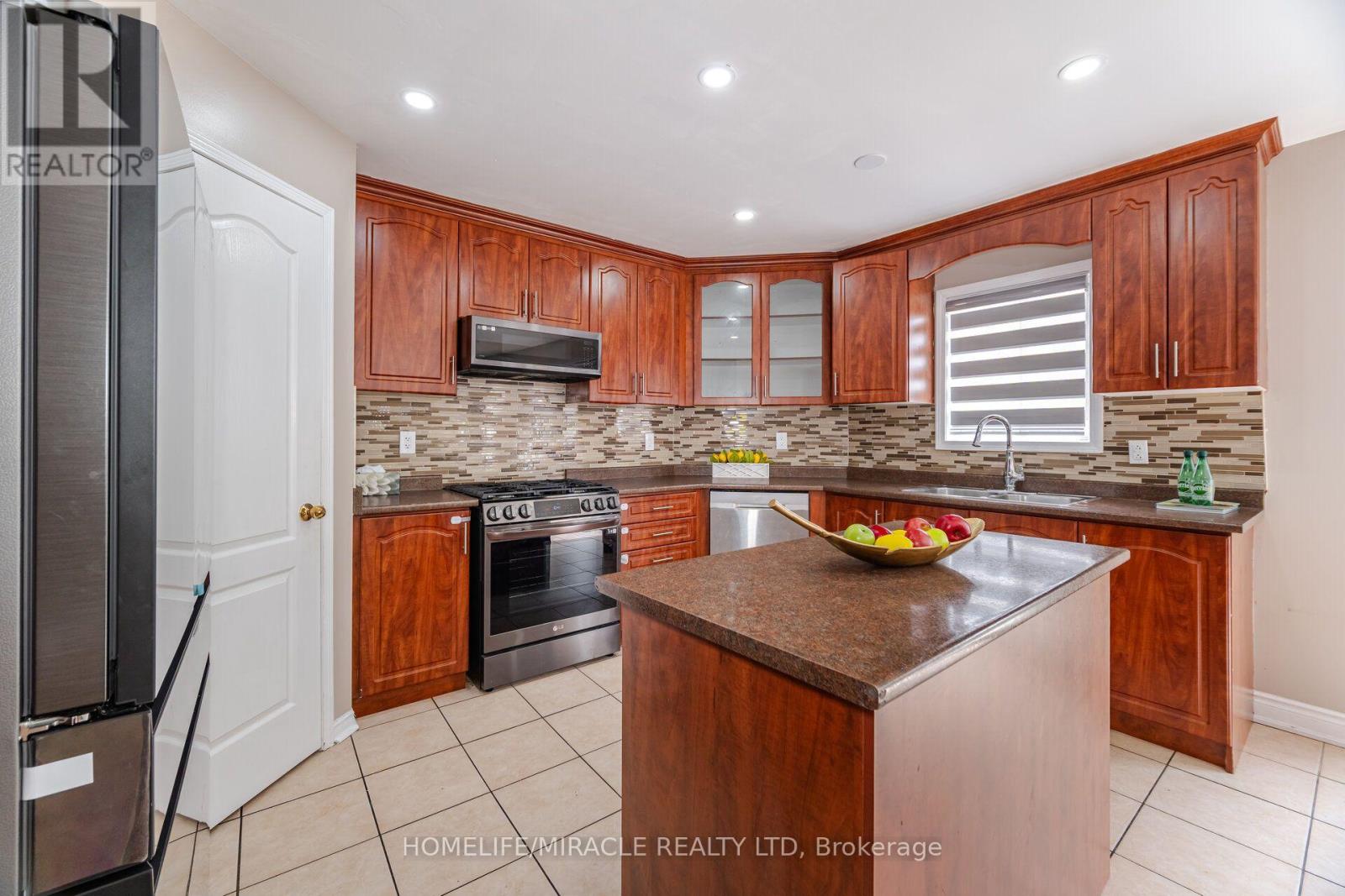 Upper - 41 Beachpoint Boulevard, Brampton, Ontario  L7A 2T7 - Photo 15 - W13620762