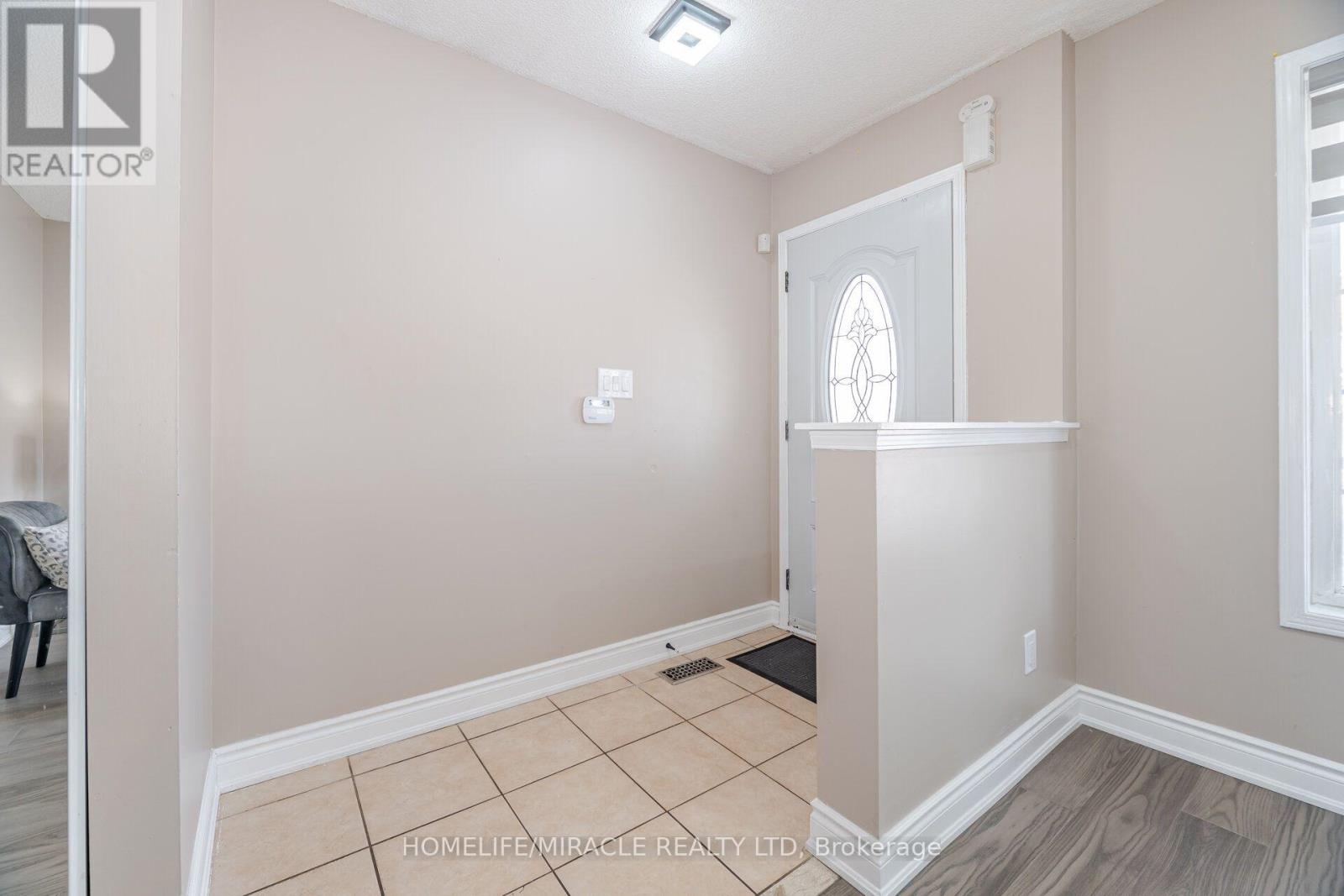 Upper - 41 Beachpoint Boulevard, Brampton, Ontario  L7A 2T7 - Photo 5 - W13620762
