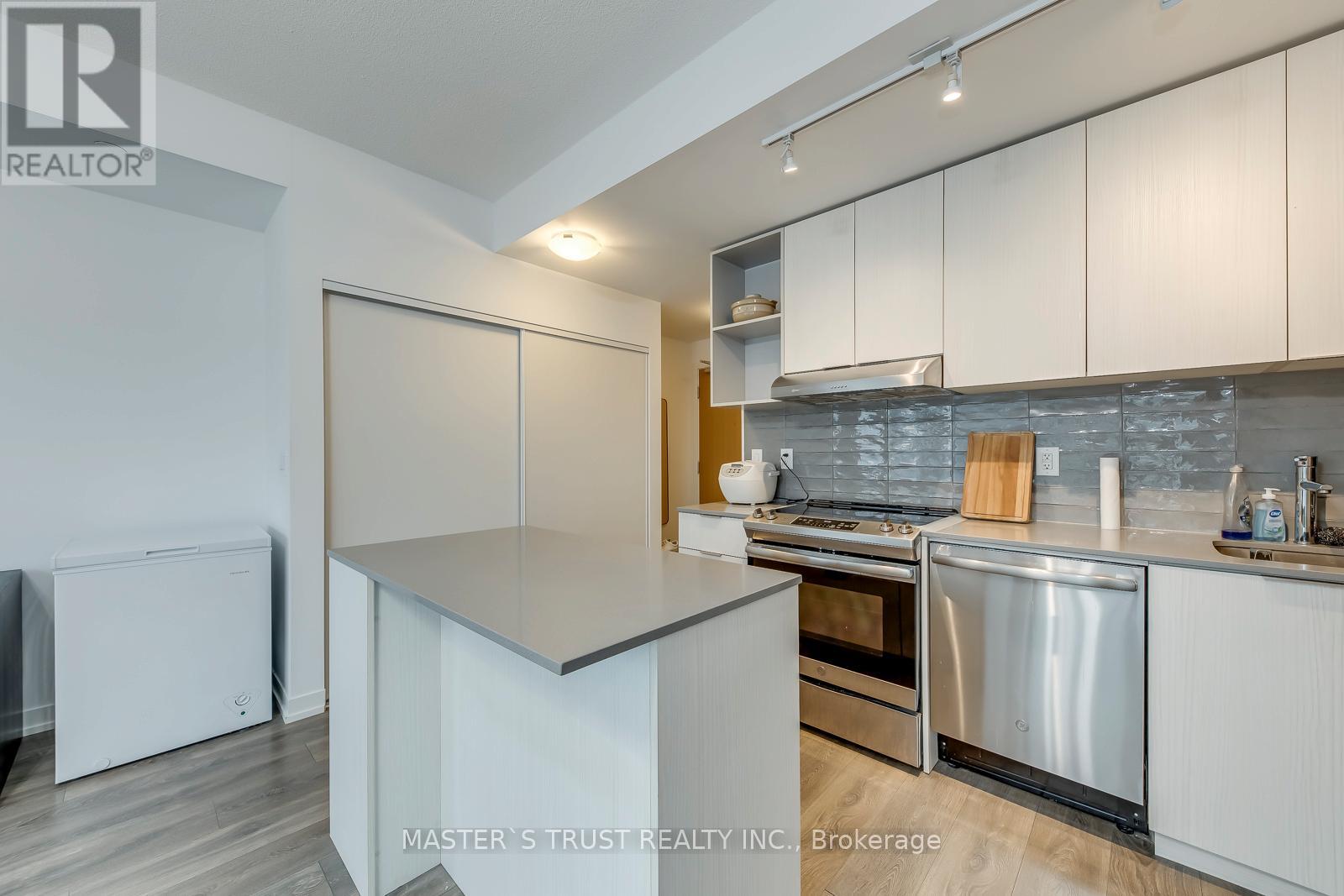 1804 - 2520 Eglinton Avenue W, Mississauga, Ontario  L5M 0Y4 - Photo 13 - W13620844
