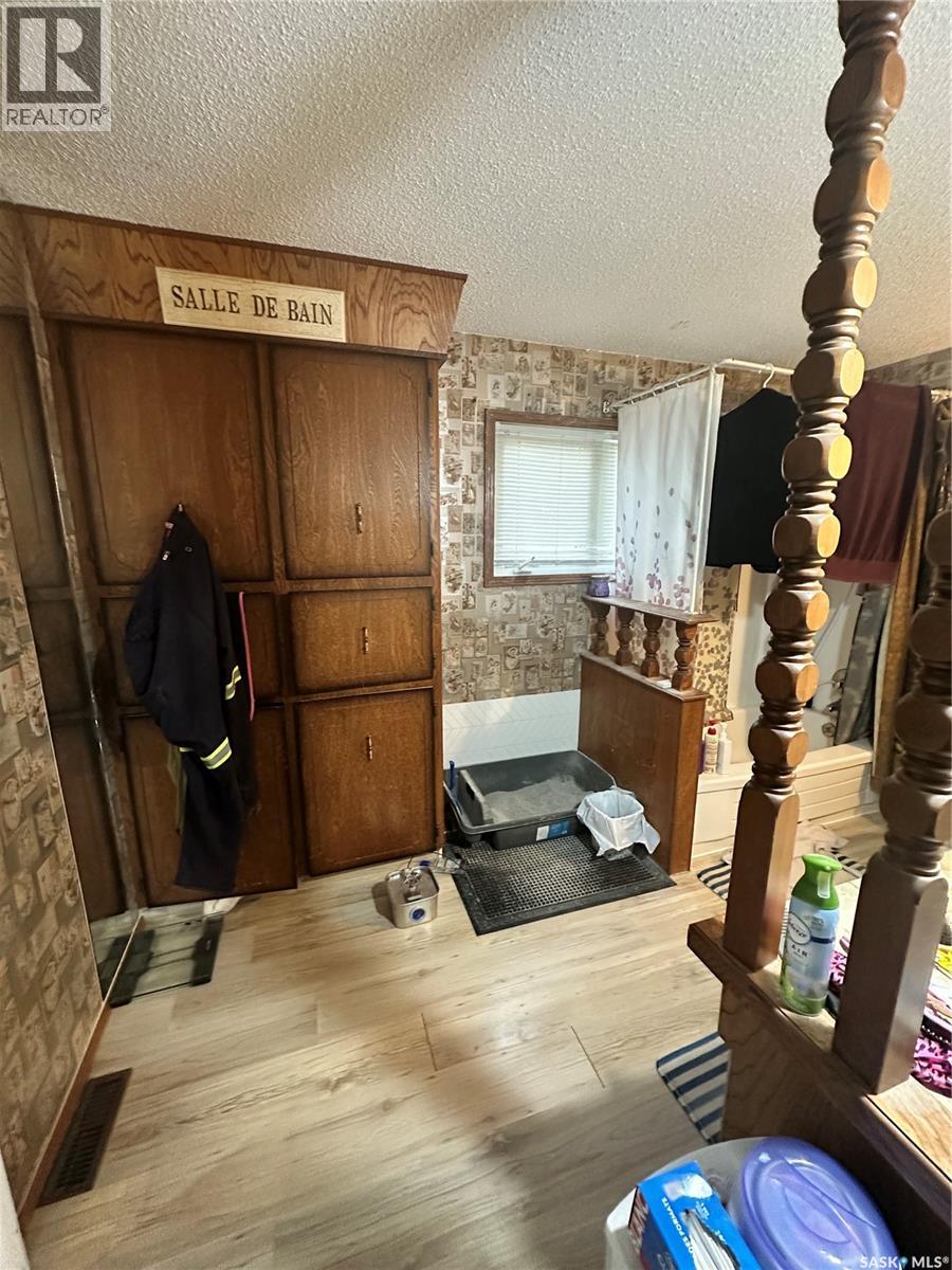 1085 4th Avenue Nw, Moose Jaw, Saskatchewan  S6H 3X2 - Photo 12 - SK043861
