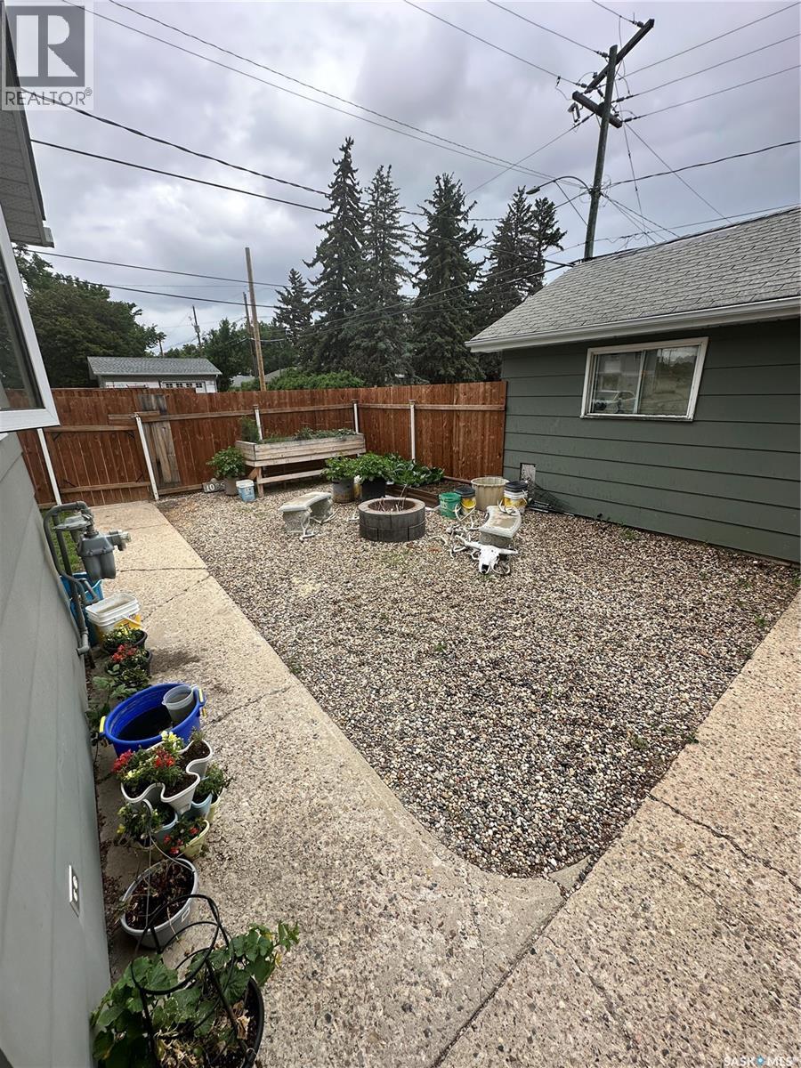1085 4th Avenue Nw, Moose Jaw, Saskatchewan  S6H 3X2 - Photo 20 - SK043861