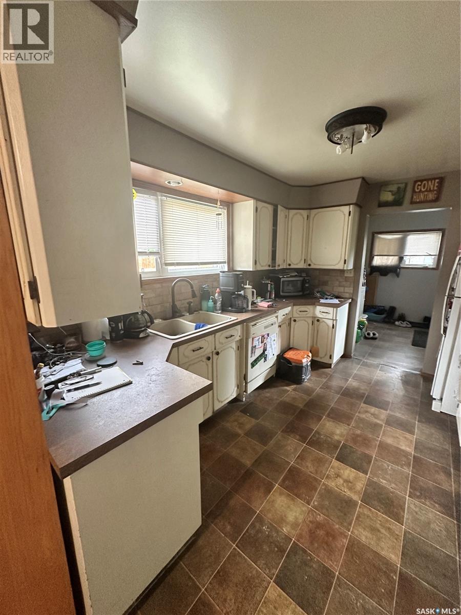 1085 4th Avenue Nw, Moose Jaw, Saskatchewan  S6H 3X2 - Photo 7 - SK043861