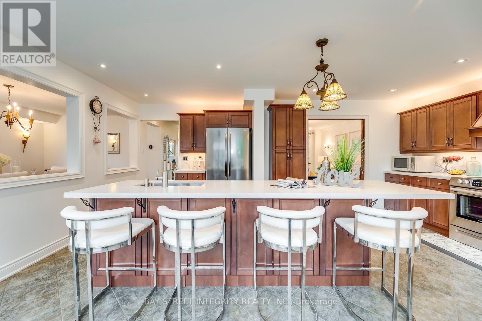 1469 Reeves Gate, Oakville, Ontario  L6M 3E2 - Photo 3 - W13615770
