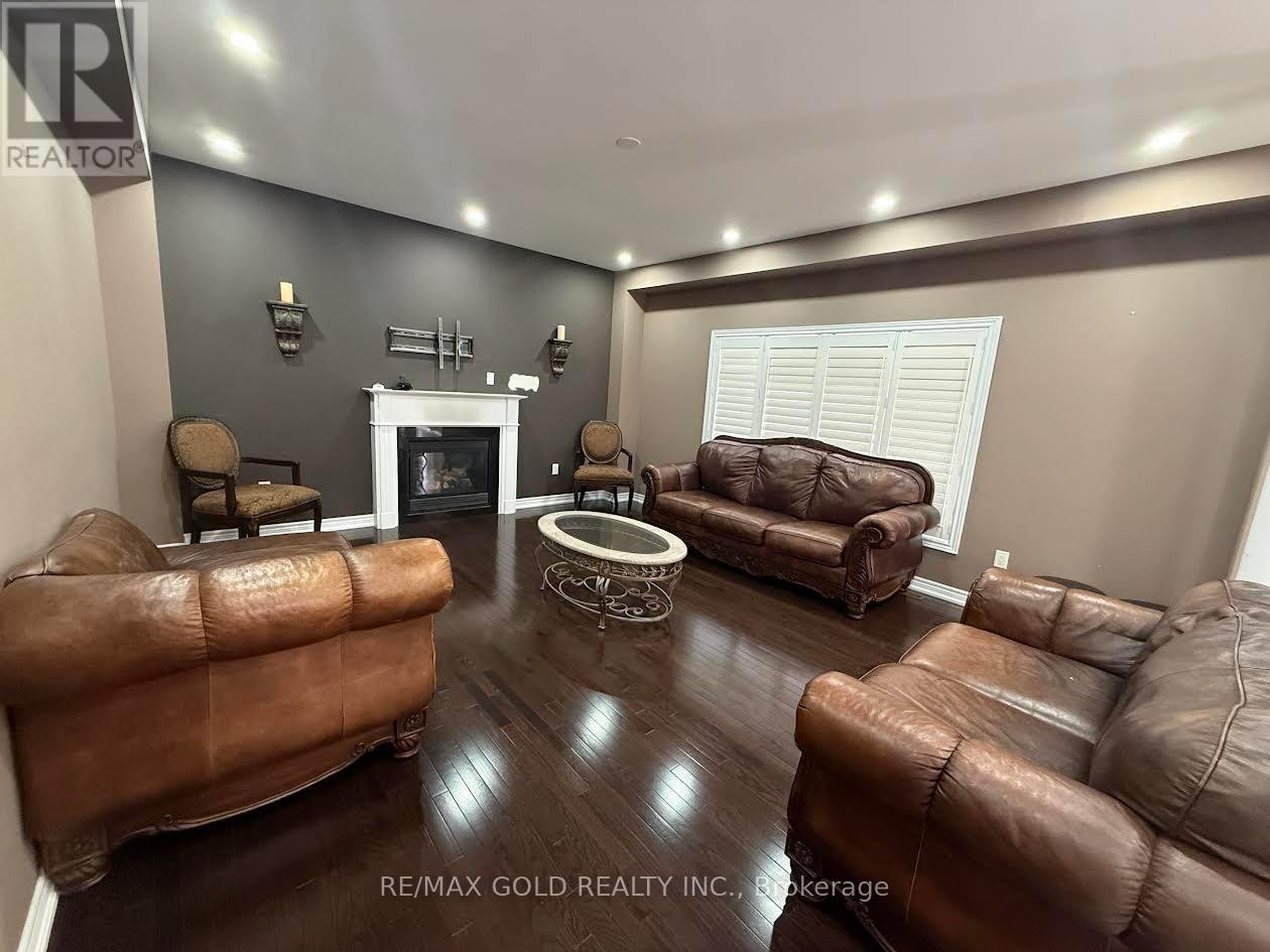 3 Lindyfalls Drive, Brampton, Ontario  L6P 2V6 - Photo 6 - W13617826