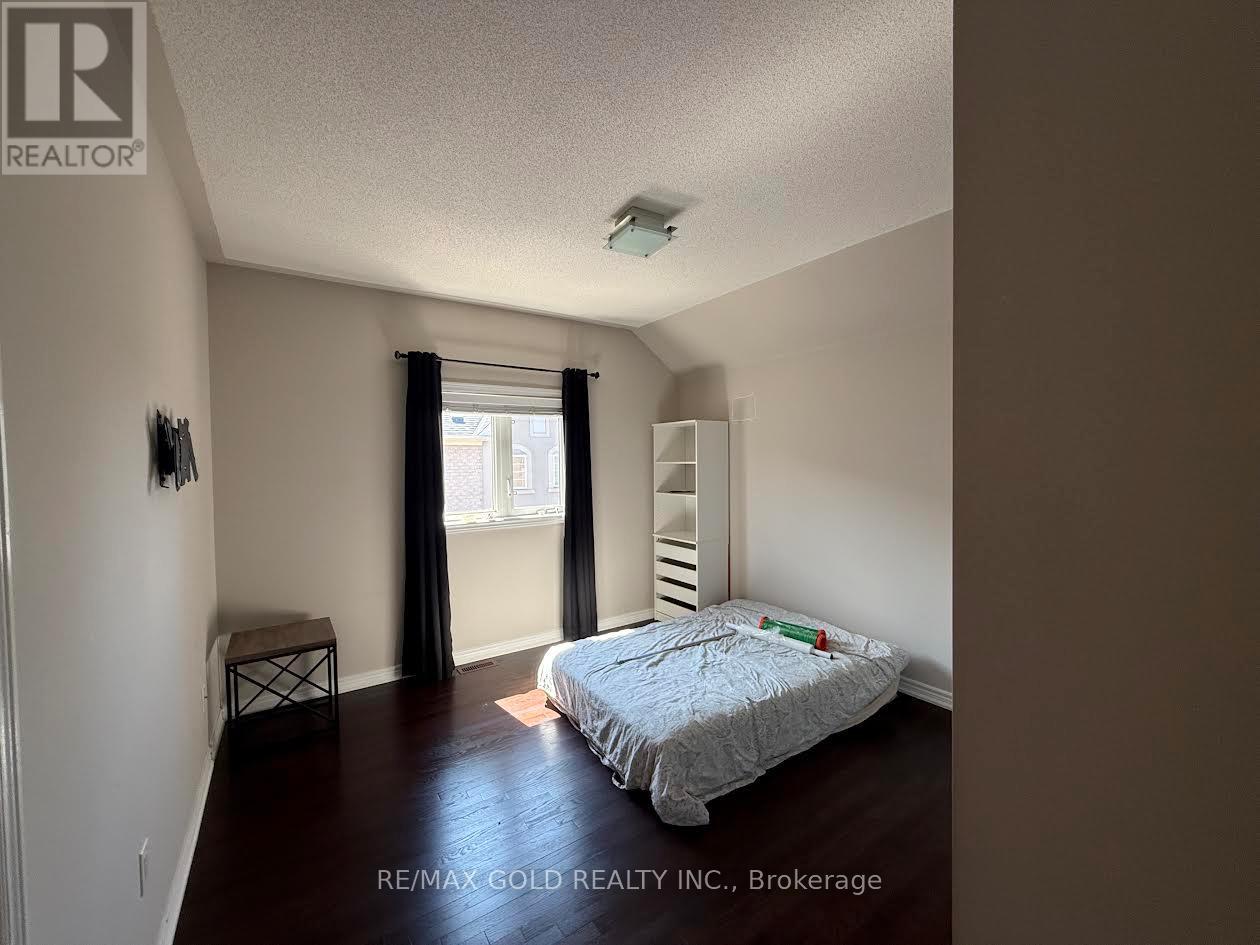 3 Lindyfalls Drive, Brampton, Ontario  L6P 2V6 - Photo 9 - W13617826