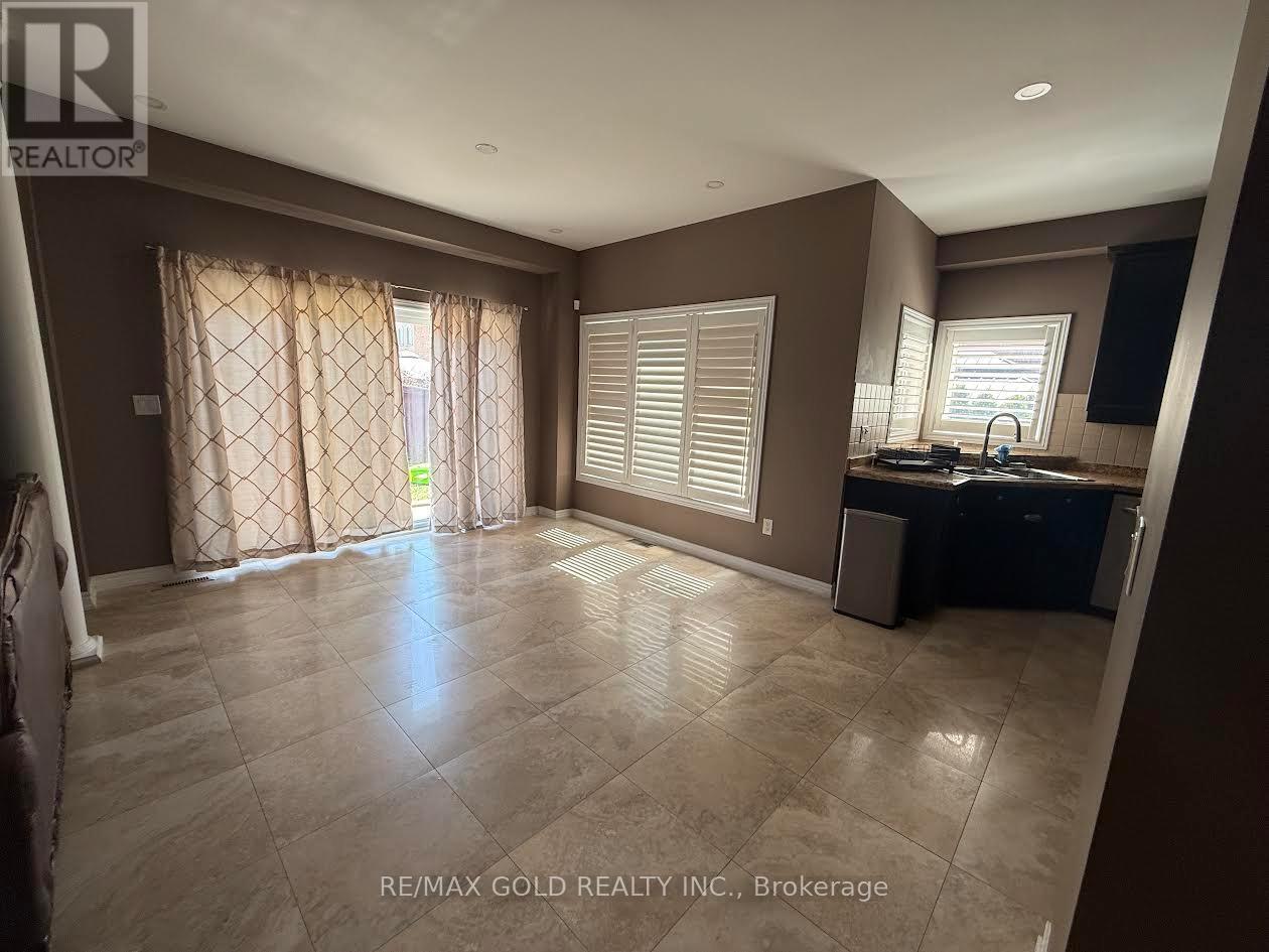 3 Lindyfalls Drive, Brampton, Ontario  L6P 2V6 - Photo 2 - W13617826