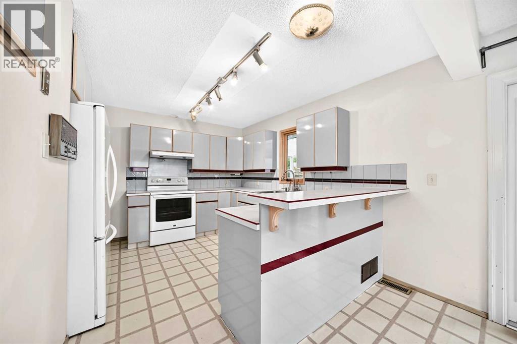 42 Cardiff Drive NW, Calgary, Alberta  T2K 1R5 - Photo 14 - A2322227