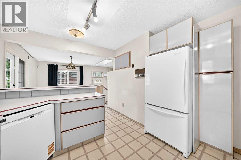 42 Cardiff Drive NW, Calgary, Alberta  T2K 1R5 - Photo 12 - A2322227