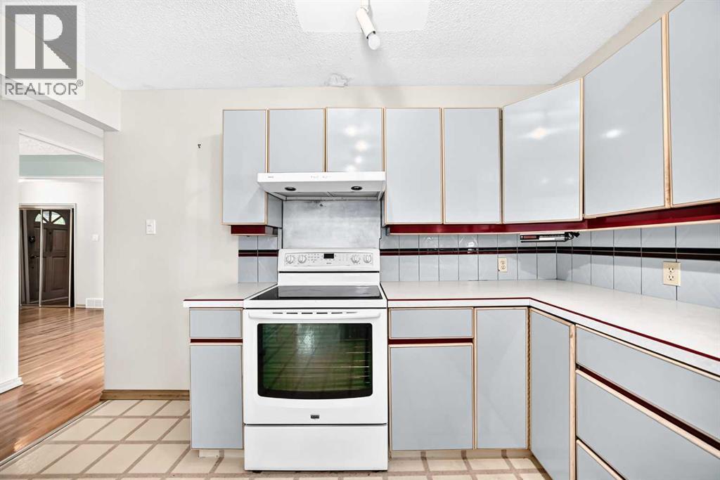 42 Cardiff Drive NW, Calgary, Alberta  T2K 1R5 - Photo 11 - A2322227