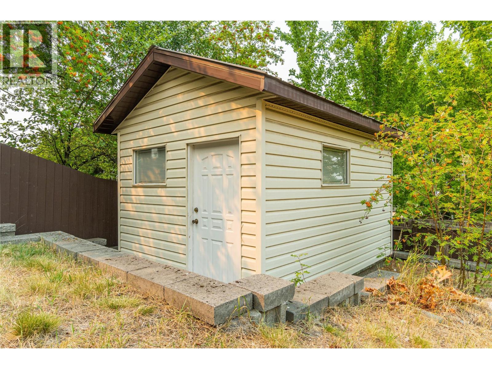210 Robson Drive, Kamloops, British Columbia  V2E 1W1 - Photo 37 - 10395372