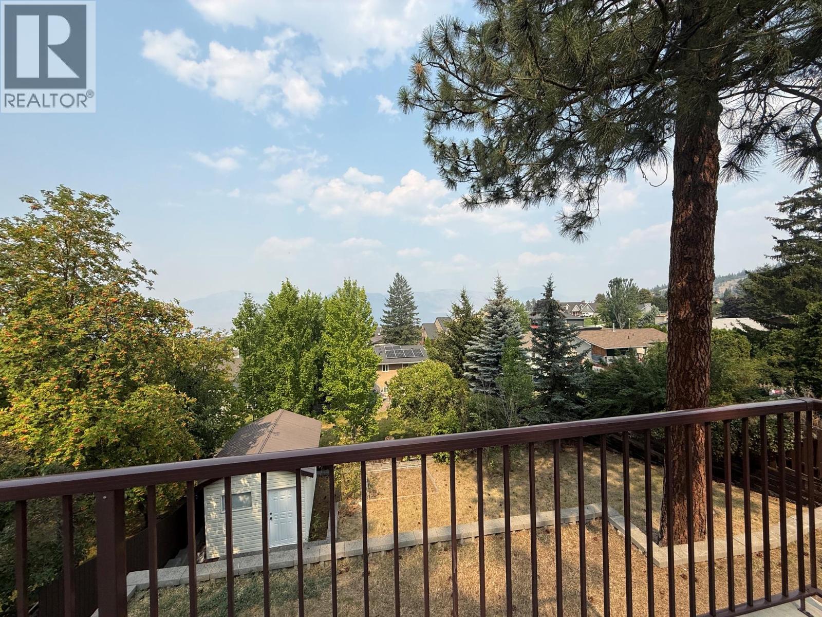 210 Robson Drive, Kamloops, British Columbia  V2E 1W1 - Photo 2 - 10395372