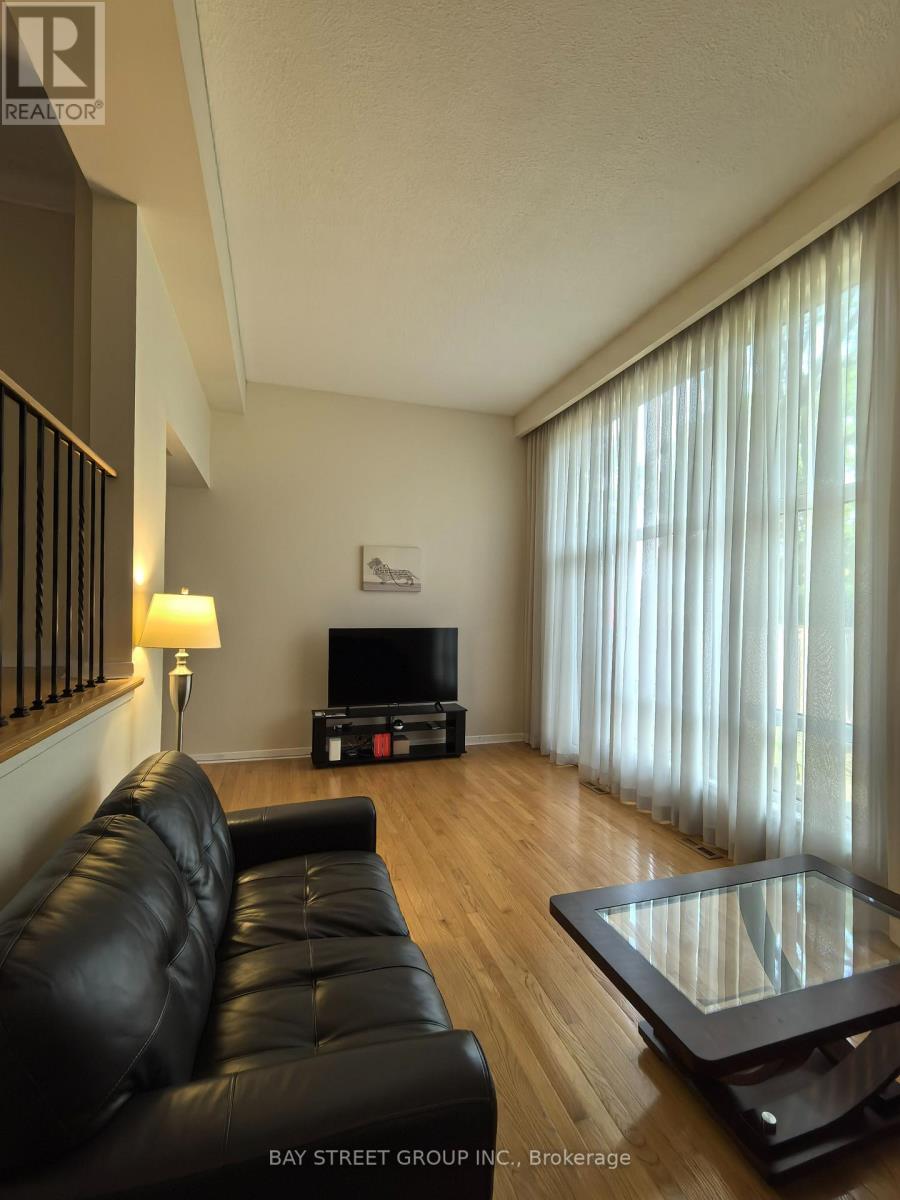 21 Sego Royalway, Toronto, Ontario  M2H 1L3 - Photo 3 - C12949794