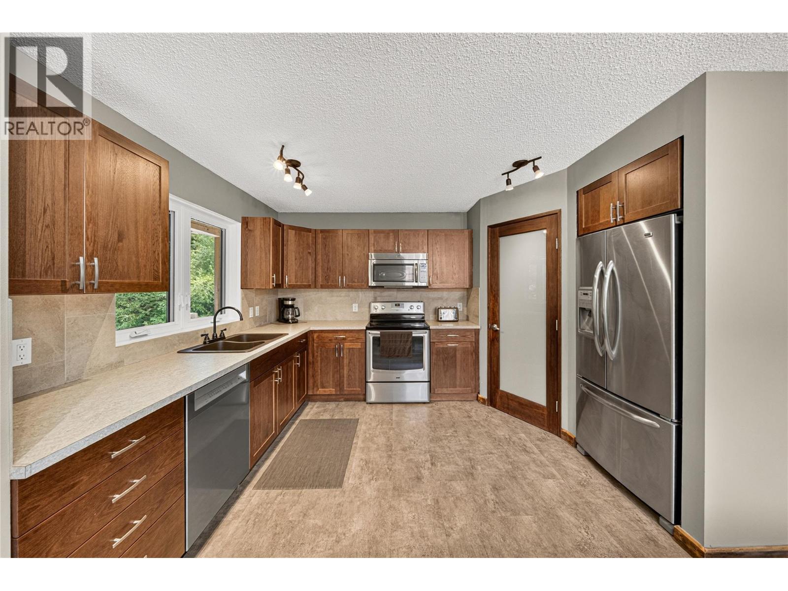 2613 Alpine Drive, Elkford, British Columbia  V0B 1H0 - Photo 10 - 10393225