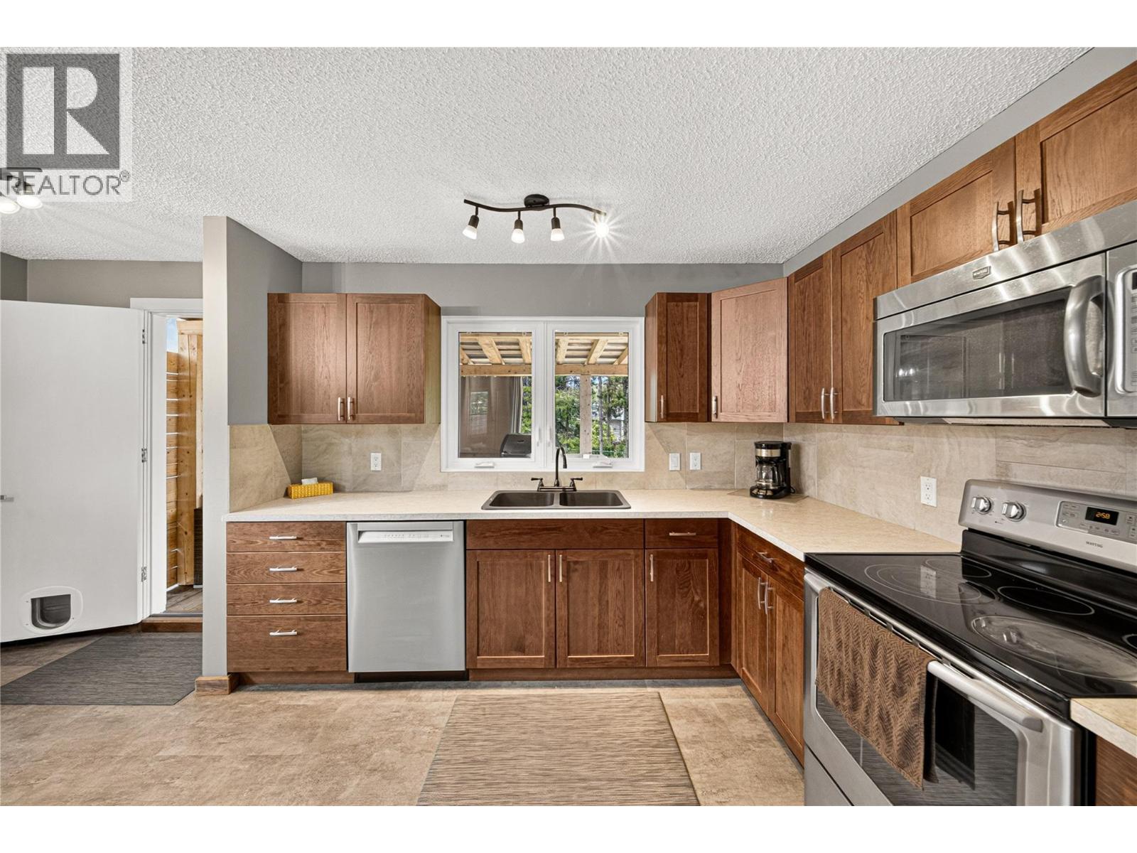 2613 Alpine Drive, Elkford, British Columbia  V0B 1H0 - Photo 11 - 10393225