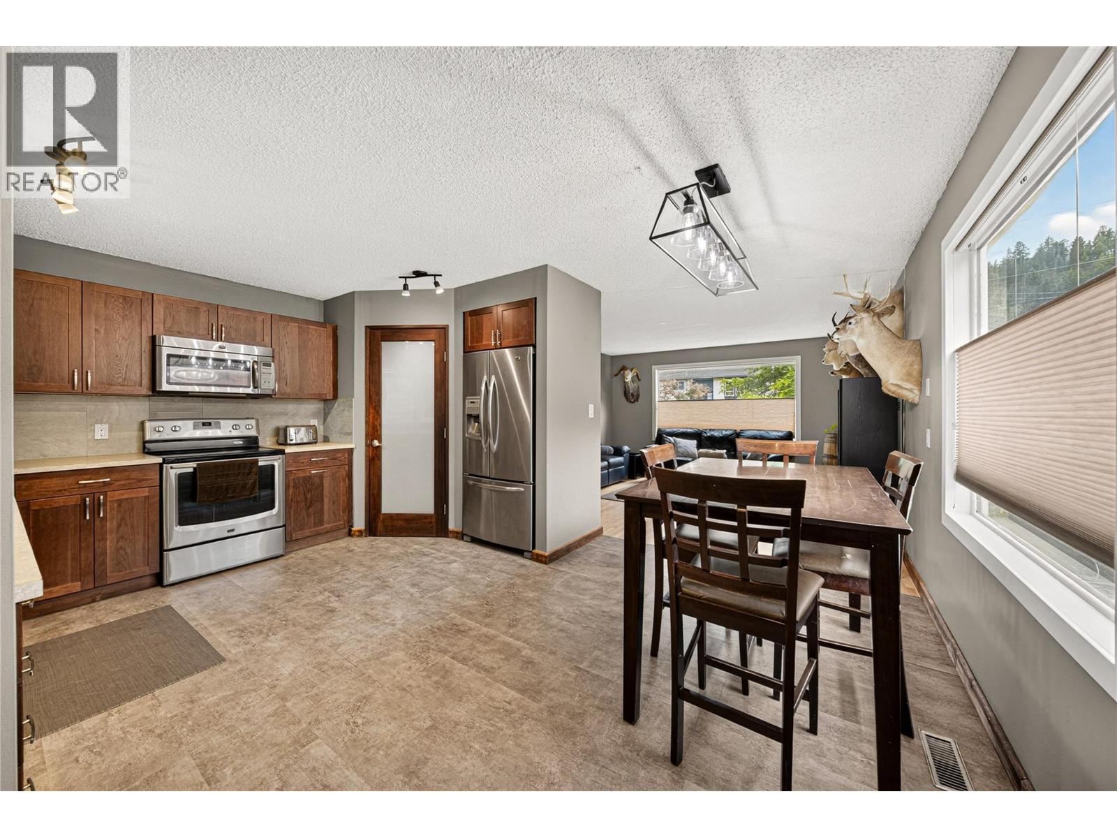 2613 Alpine Drive, Elkford, British Columbia  V0B 1H0 - Photo 7 - 10393225