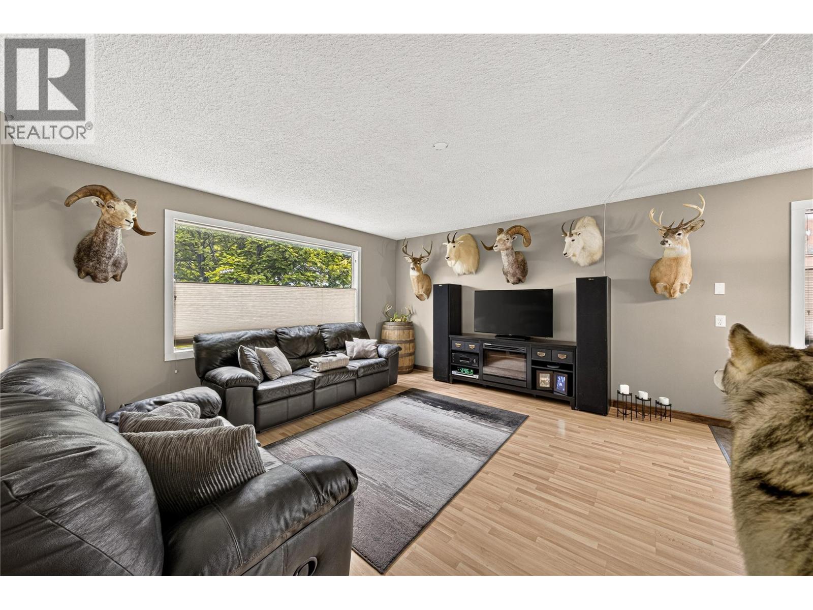 2613 Alpine Drive, Elkford, British Columbia  V0B 1H0 - Photo 3 - 10393225