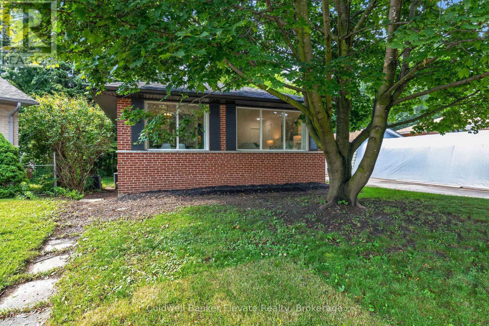46 Mcintyre Crescent, Halton Hills, Ontario  L7G 1N3 - Photo 4 - W13620898