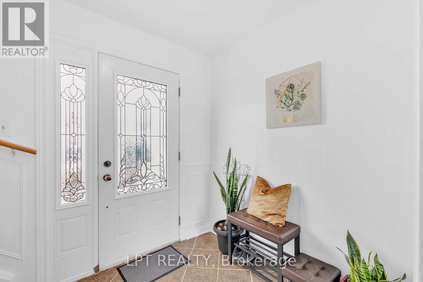95 Huntingwood Crescent, Brampton, Ontario  L6S 1S5 - Photo 4 - W13620960