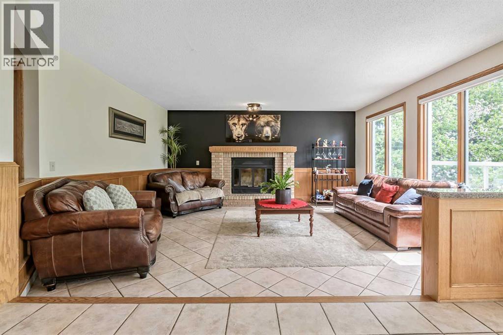 35 Candle Court SW, Calgary, Alberta  T2W 6B6 - Photo 10 - A2313849