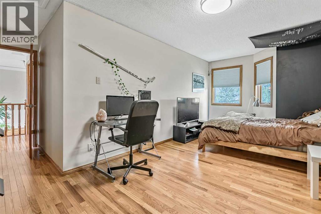 35 Candle Court SW, Calgary, Alberta  T2W 6B6 - Photo 17 - A2313849