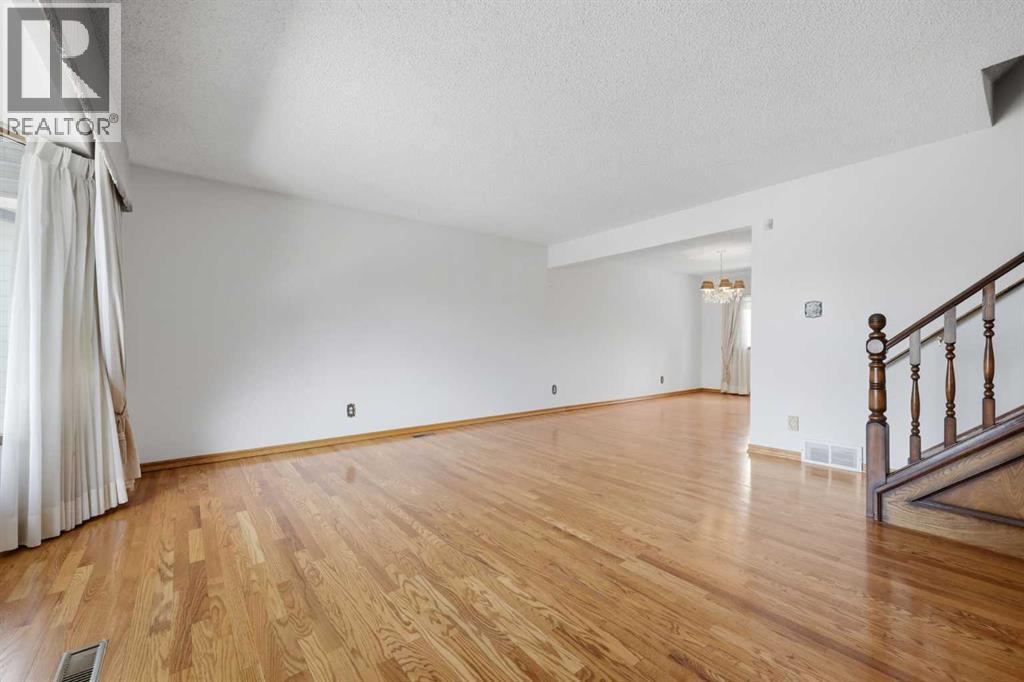 480 Berkley Crescent NW, Calgary, Alberta  T3K 1A8 - Photo 3 - A2315302