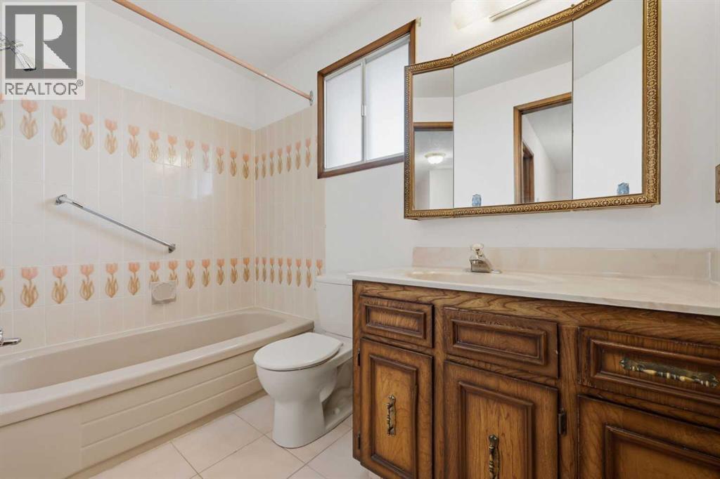 480 Berkley Crescent NW, Calgary, Alberta  T3K 1A8 - Photo 32 - A2315302